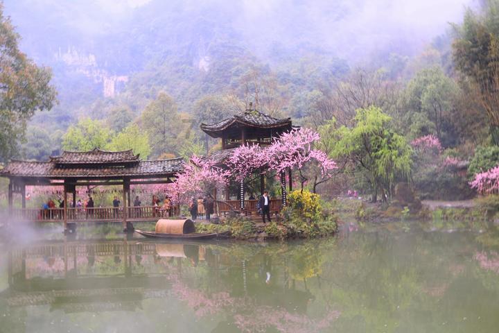 一筐苹果共重10千克把苹果拿出一半后连筐共重6千克这筐苹果重多少千克？游戏画面